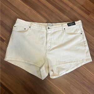 Abercrombie Curve Love High Rise Mom Short